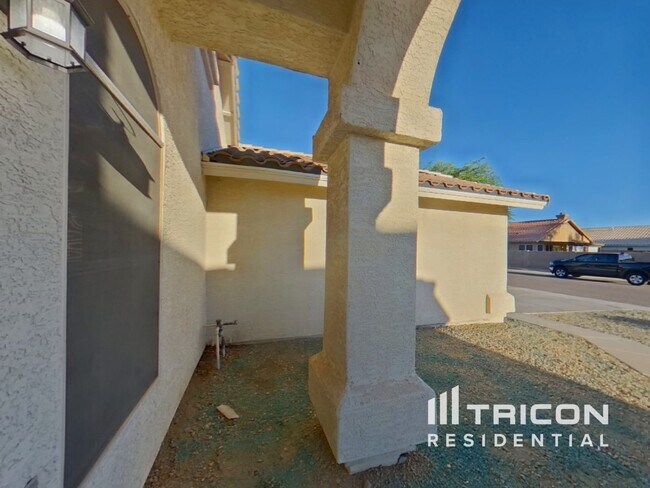 Building Photo - 12209 W Edgemont Ave