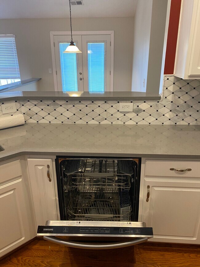 Dishwasher stainless tub - 709 Warmstone Ct