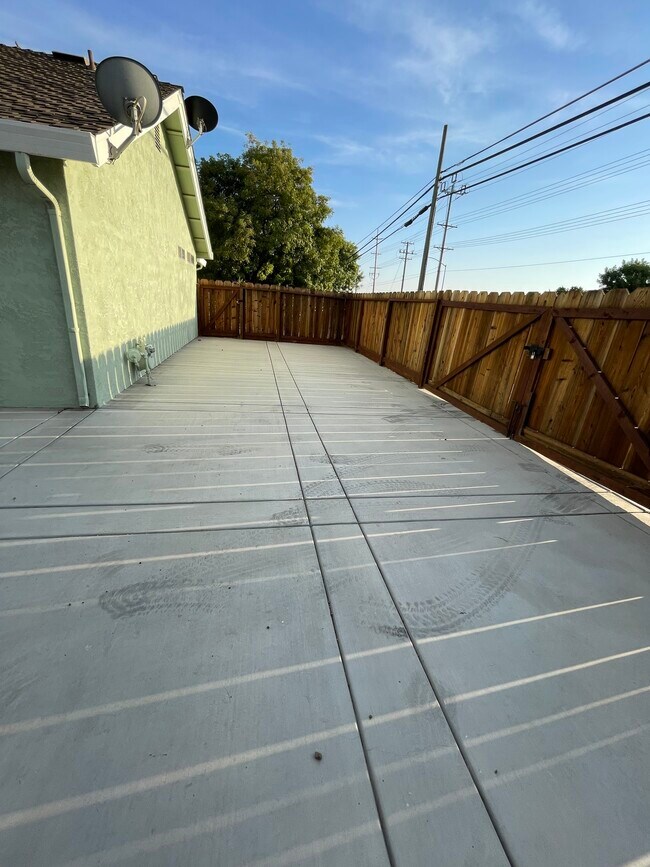 Building Photo - 1691 Yorktown Ct