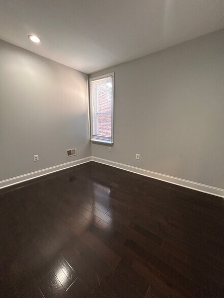 Building Photo - 5223 Euclid St