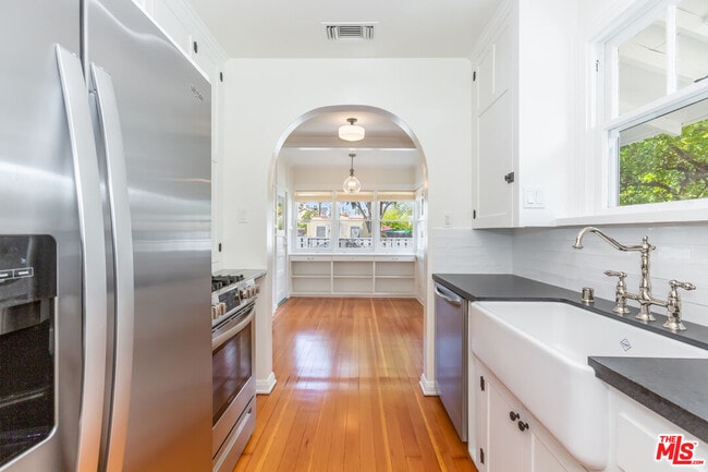 Building Photo - 9980 Braddock Dr