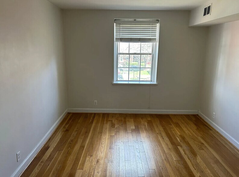 Building Photo - 3024 S Buchanan St