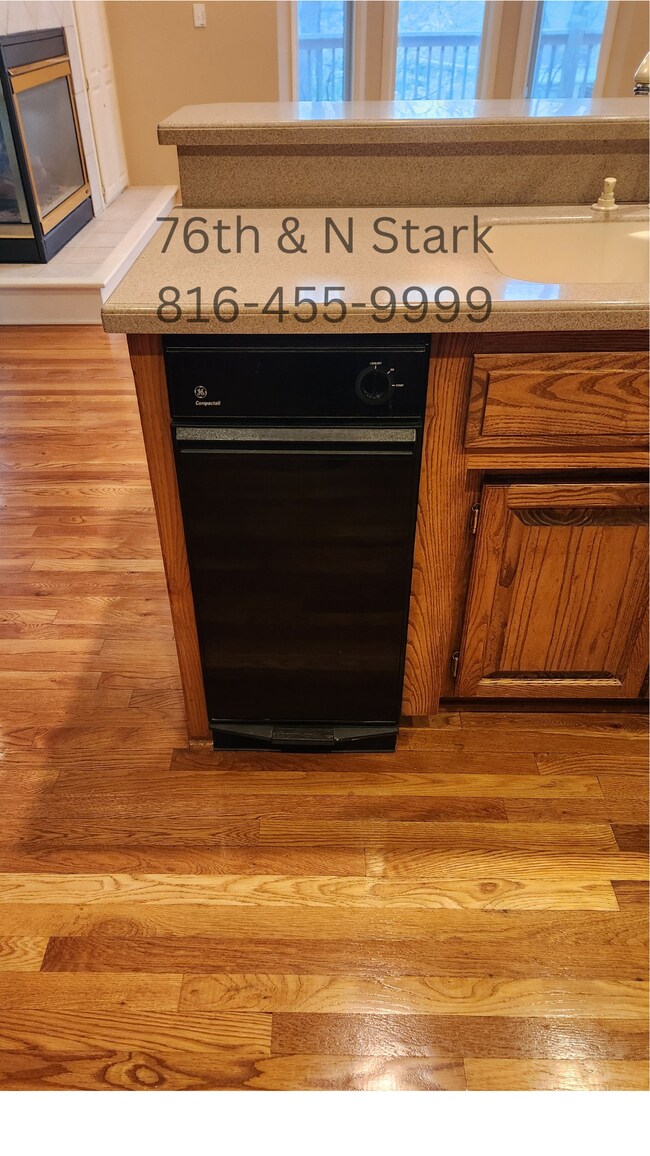 Building Photo - 6003 N Norton Ave