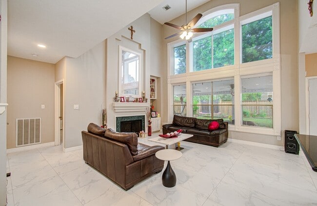 Building Photo - 12427 Shadycrest Dr