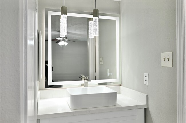 Building Photo - 7207 San Pablo Dr