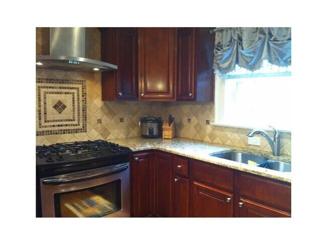 Building Photo - 1476 Monroe Dr NE