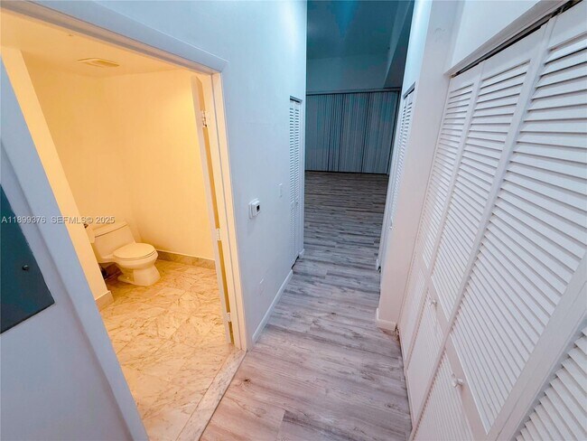 Building Photo - 253 NE 2nd St