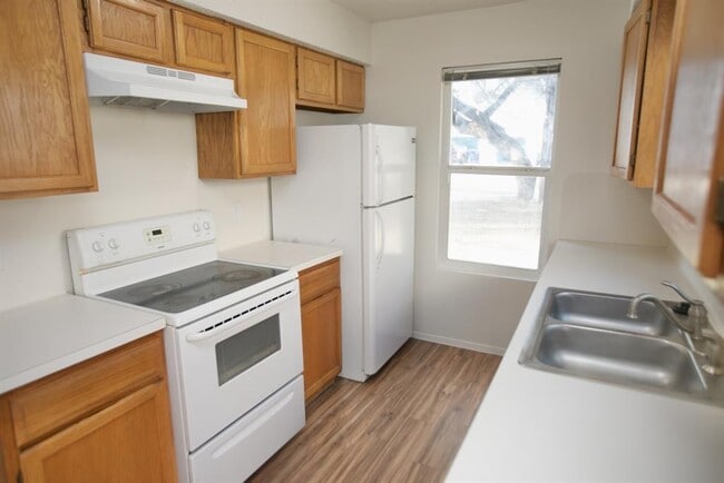 Building Photo - 8804 Piney Point Dr