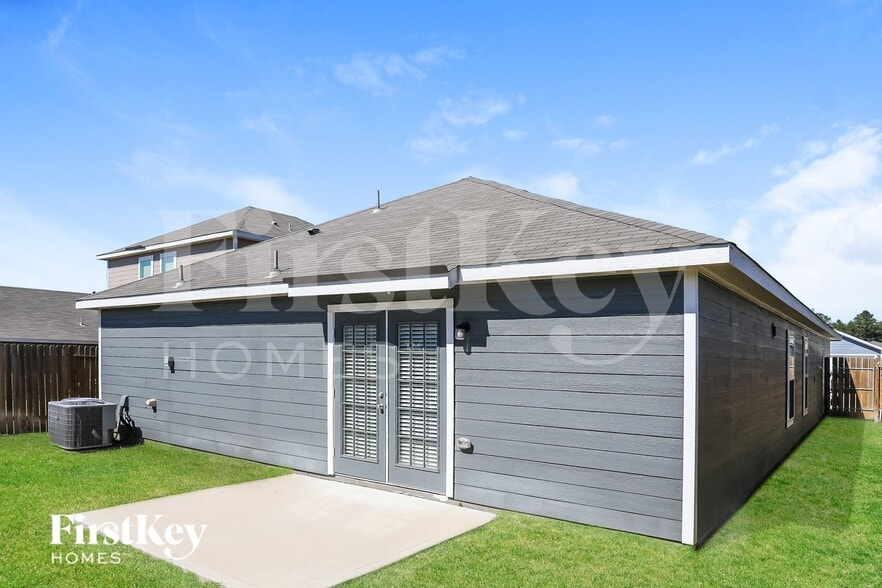 Building Photo - 26615 Ezemily Dr