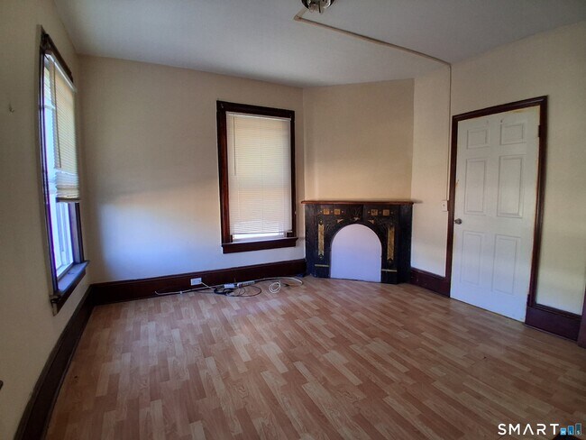Building Photo - 135 Sherwood Ave