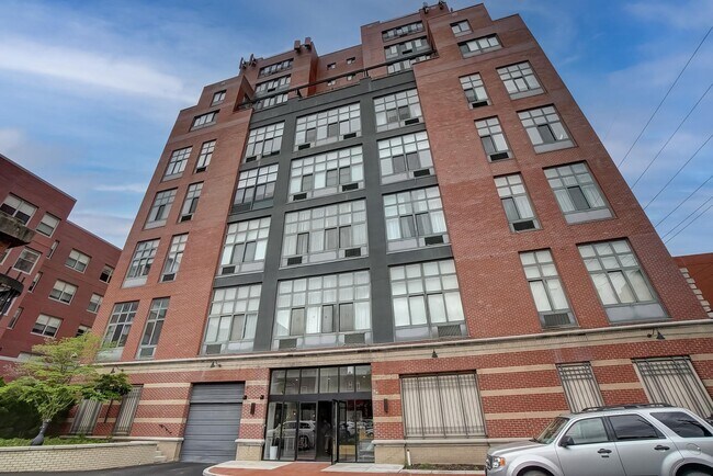 Building Photo - 205 10th St