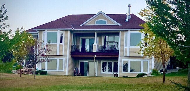 Building Photo - 220 Meadow Woods Dr