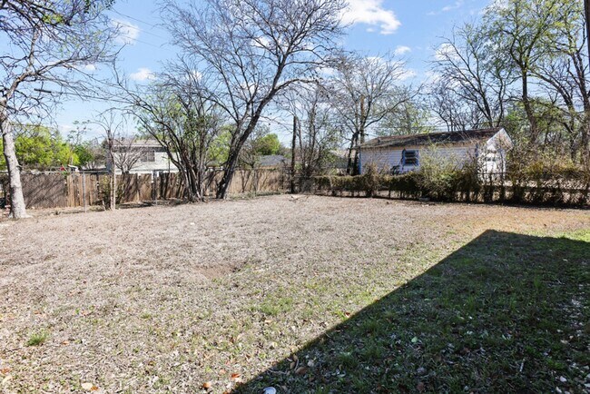 Building Photo - 939 John Page Dr