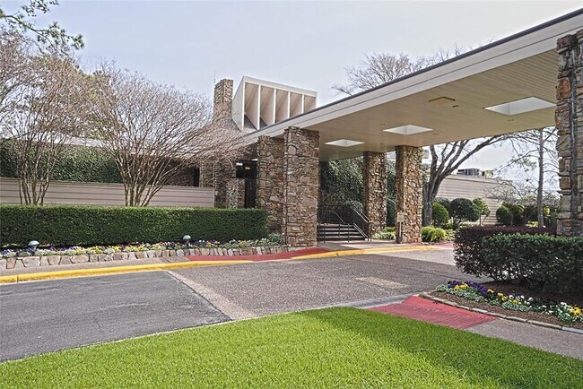 Building Photo - 13429 Raintree Dr