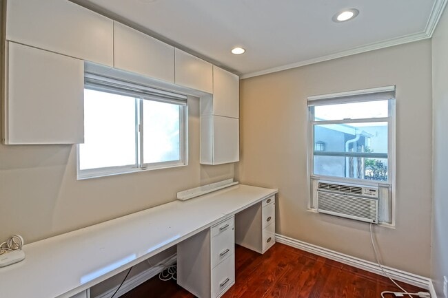 Building Photo - REMODELED, CHARMING & AIRY 3BR2BA HOME W/ OFFICE ON A LARGE LOT W/ NICELY LANDSCAPED FRONT YARD, ...