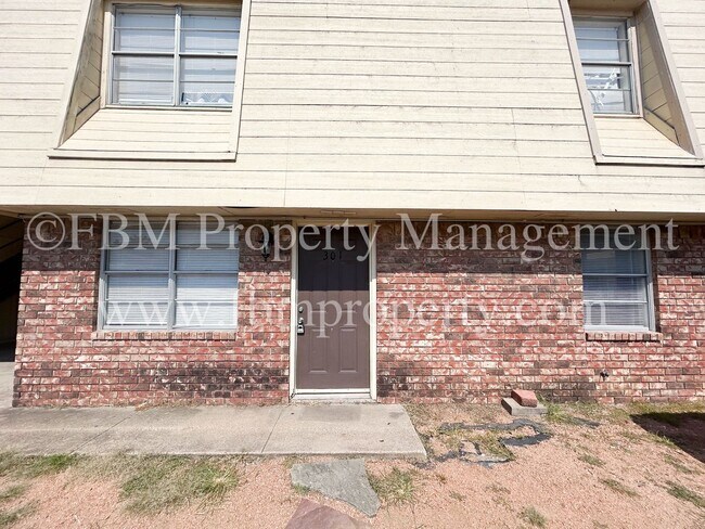 Building Photo - Willow Court Apartments, Unit 301 - Cozy 2 Bedroom, 1 Bathroom Downstairs Apartments in Mexia, TX!