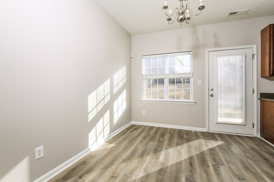 Building Photo - 6920 Spanglers Spring Way