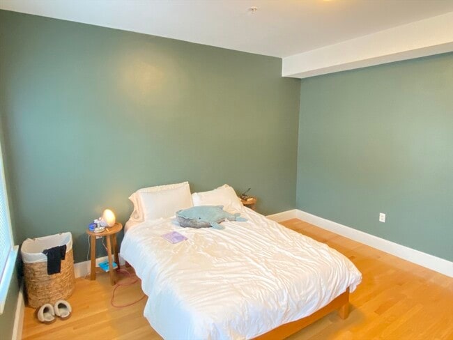 Building Photo - 99 Fellsway W