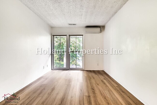 Building Photo - 8747 SW Brightfield Cir