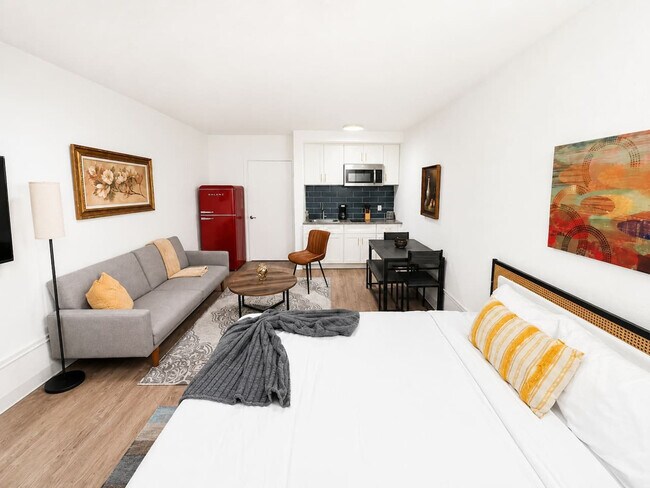 Building Photo - 824 Camino La Costa