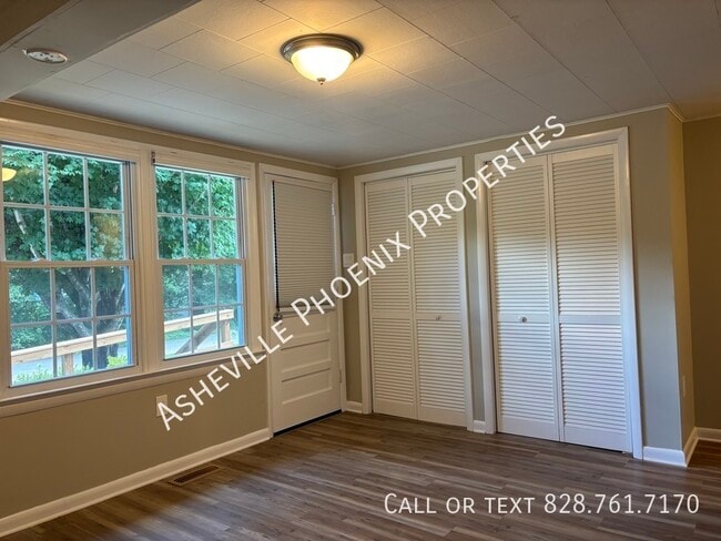 Building Photo - 203 Hawthorne Ave