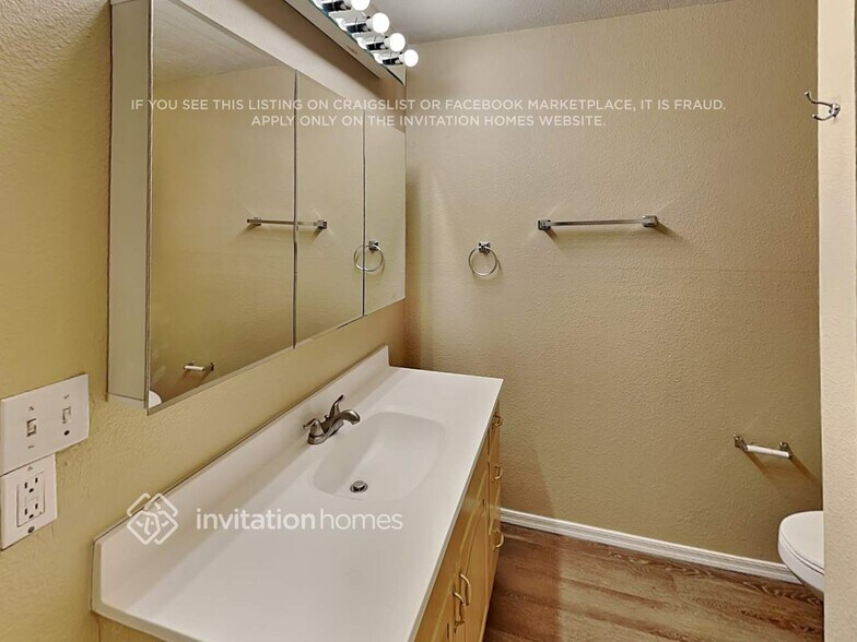 Building Photo - 4107 W Desert Hills Dr