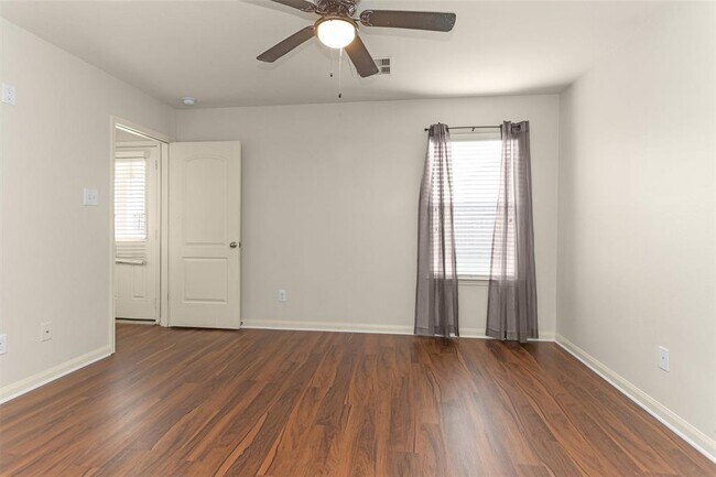 Building Photo - 9407 Amethyst Glen Dr