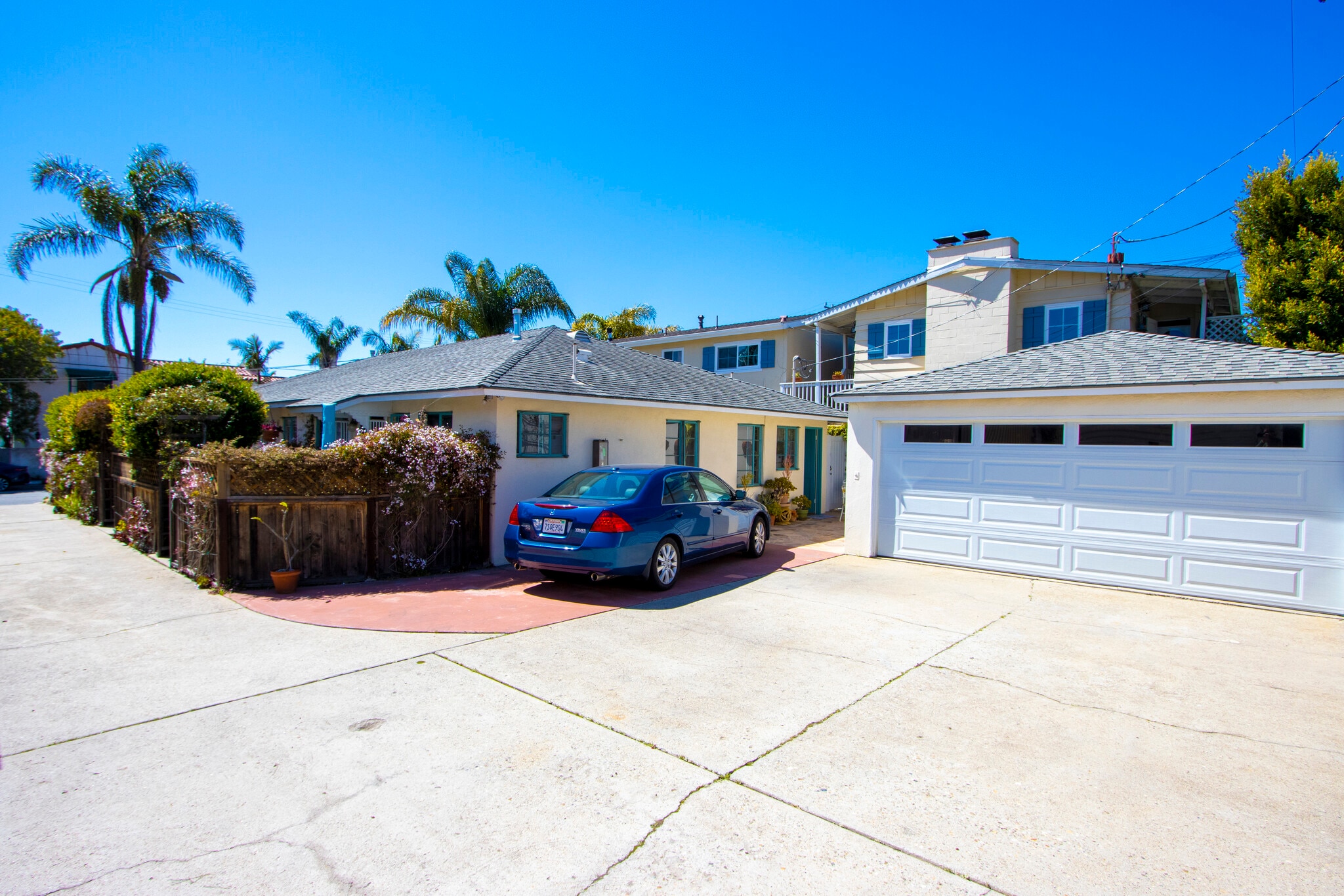 Garage space, storage and laundry - 405 Orilla del Mar