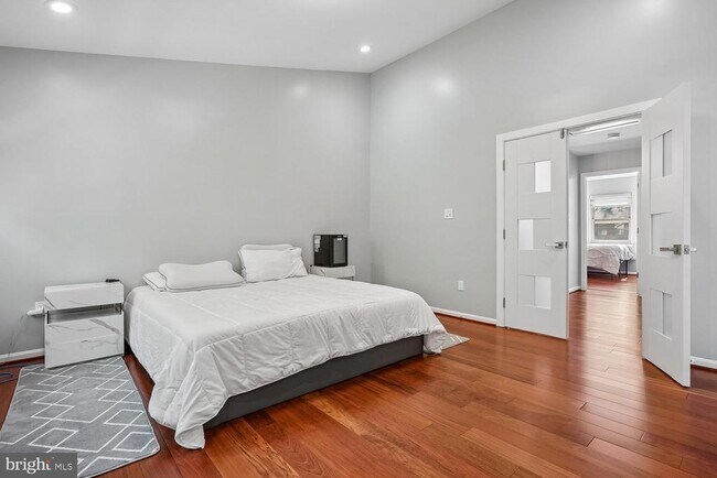 Building Photo - 6608 Westbury Oaks Ct