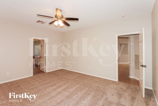 Building Photo - 5914 Rosemary Circle