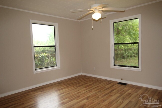 Building Photo - 4639 Santa Rosa Dr