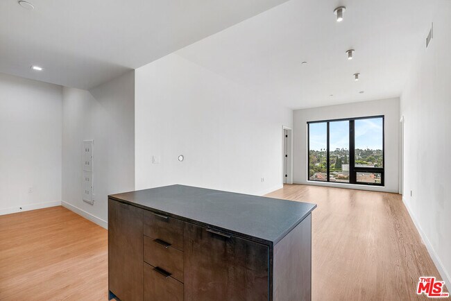 Building Photo - 10700 Tabor St