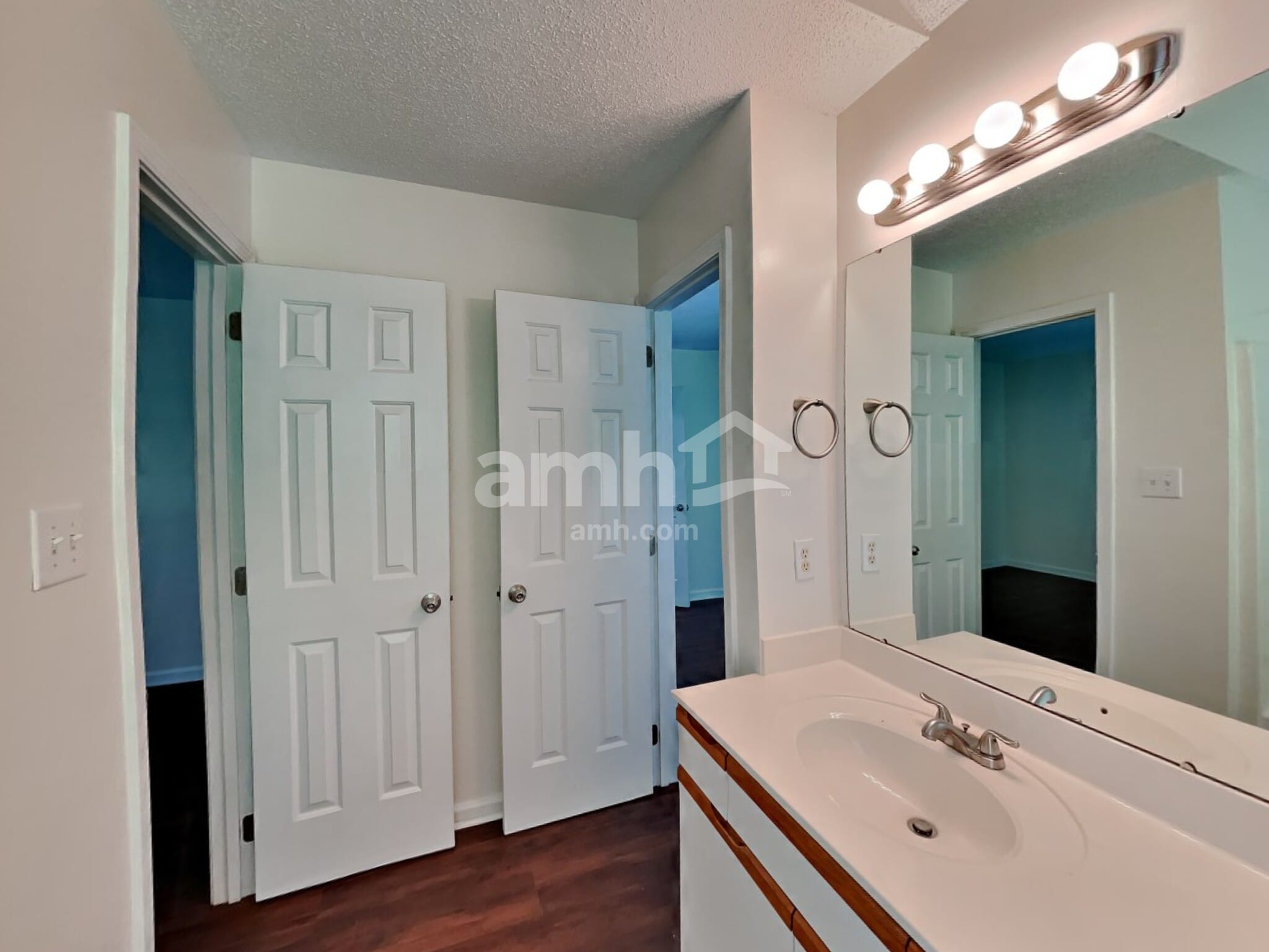 Building Photo - 1617 Oak Knoll Ln