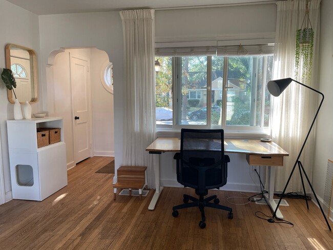 Building Photo - 1614 E 50th St