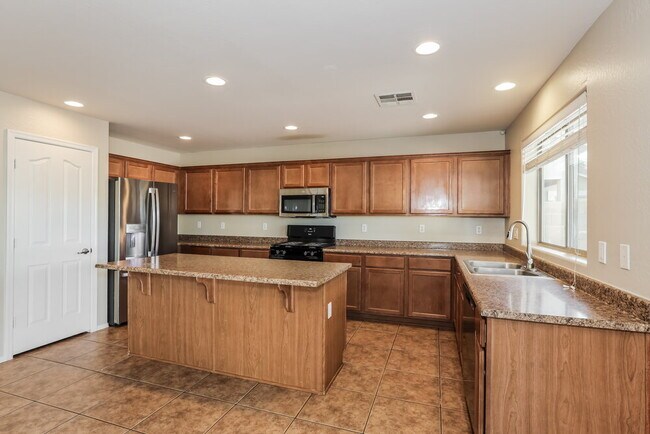 Building Photo - 960 N 168th Dr