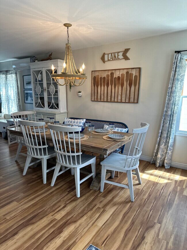 dinning area - 5311 N Point Dr