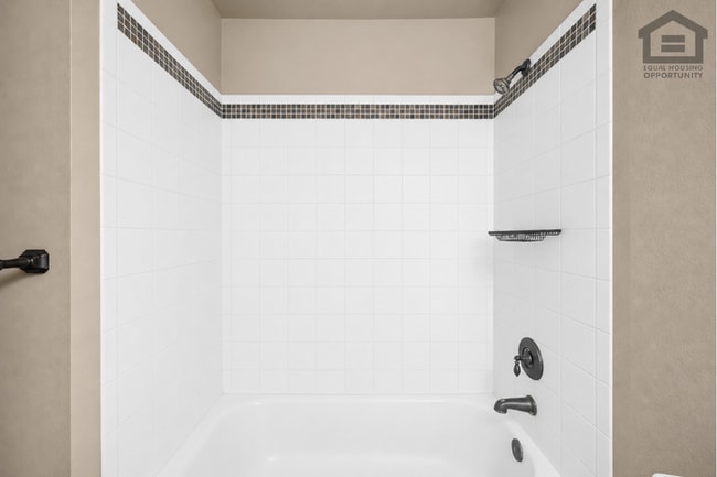 Building Photo - 2Bed/1.5Bath Townhome at 15th Ave/Camelback! Ready for Immediate Move-In!
