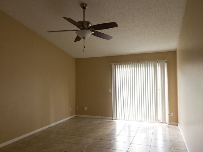 Building Photo - 22 Sandalwood Ct