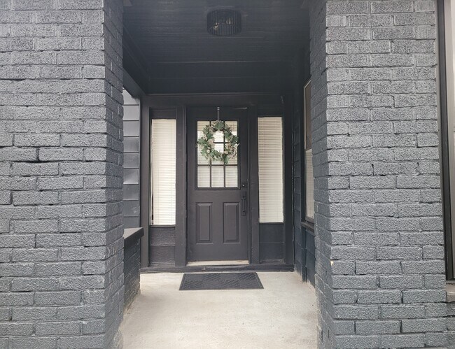 Building Photo - 2818 N Capitol Ave