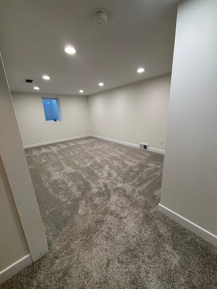 Family Room - 583 Cromwell Ave