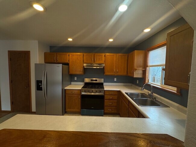 Building Photo - 1139 Laurel Ct