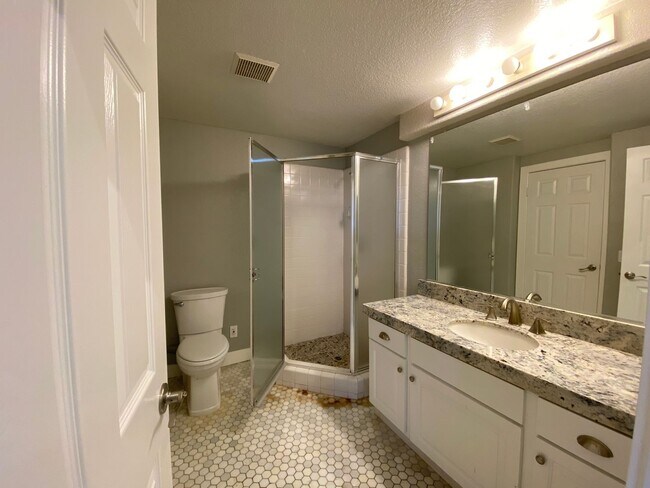 Building Photo - Stunning 4 bedroom Home with a Pool locate...