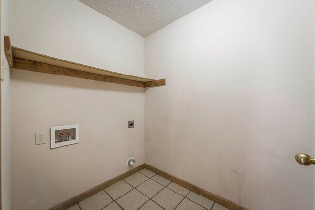 Building Photo - 40 Marie Ln