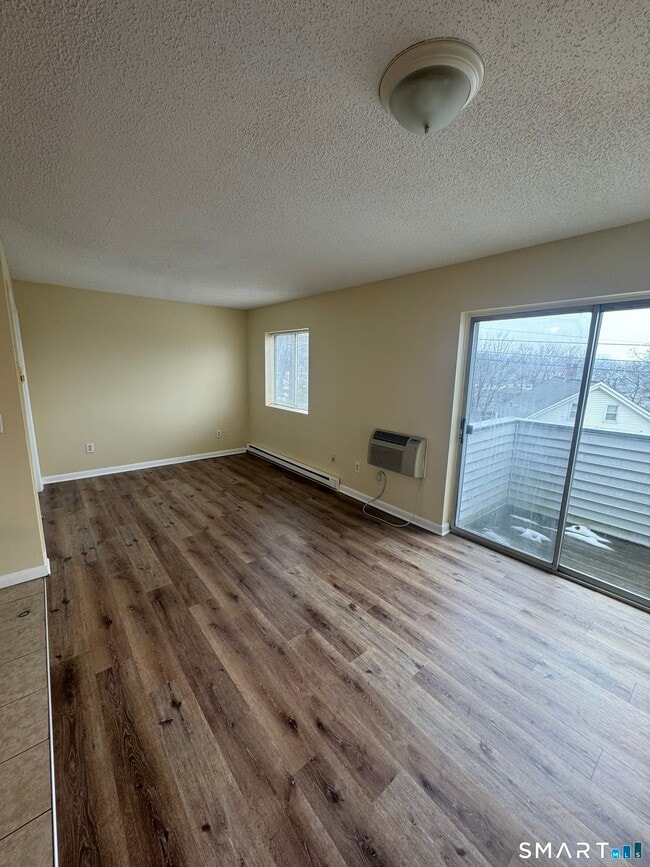 Building Photo - 4 Warwick St