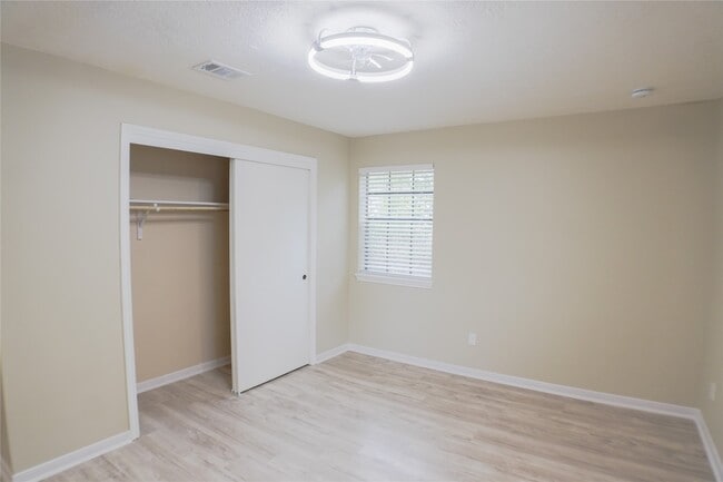 Building Photo - 2401 Sycamore Ave