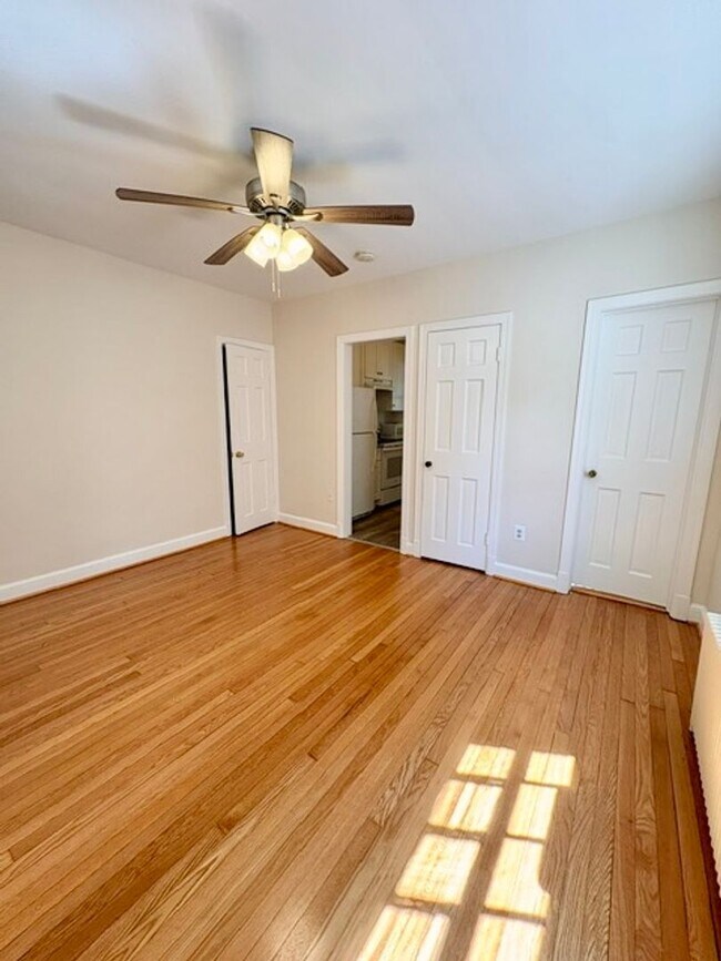 Building Photo - 4534 Avondale St