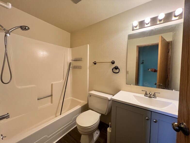Building Photo - 1232 SW Maple Tree Ct