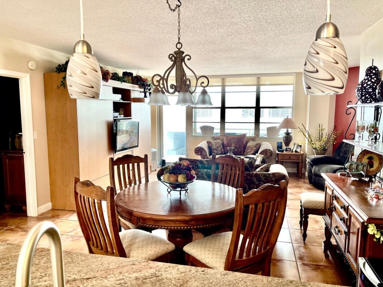 Building Photo - 3725 S Ocean Dr