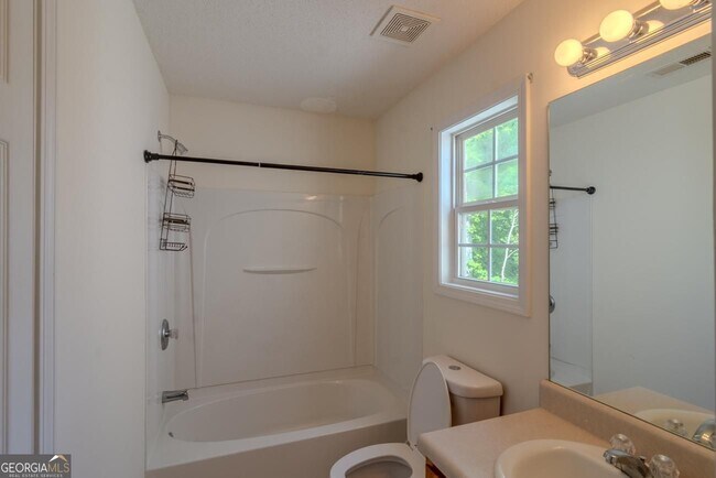 Building Photo - 28 Greystone Ridge