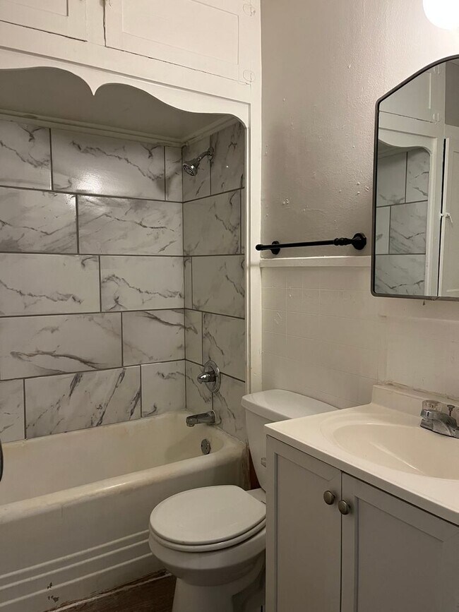 Building Photo - 2321 15th St